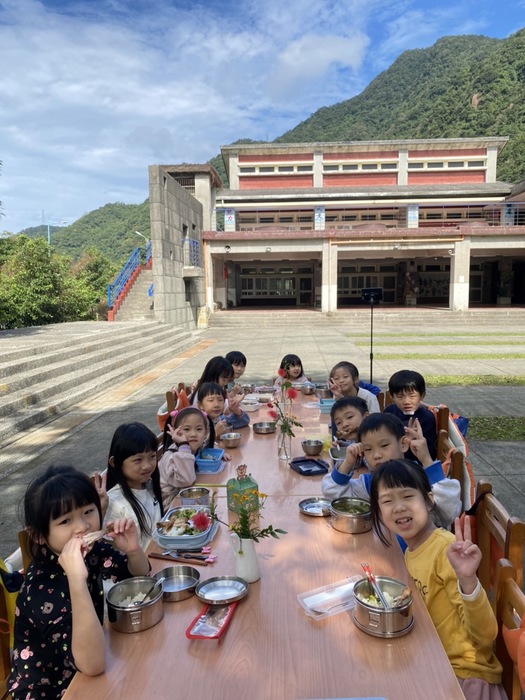 112學年度校園野餐日圖片